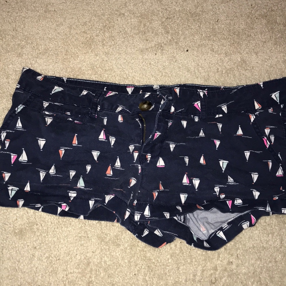 Short shorts color navy with sail boats
